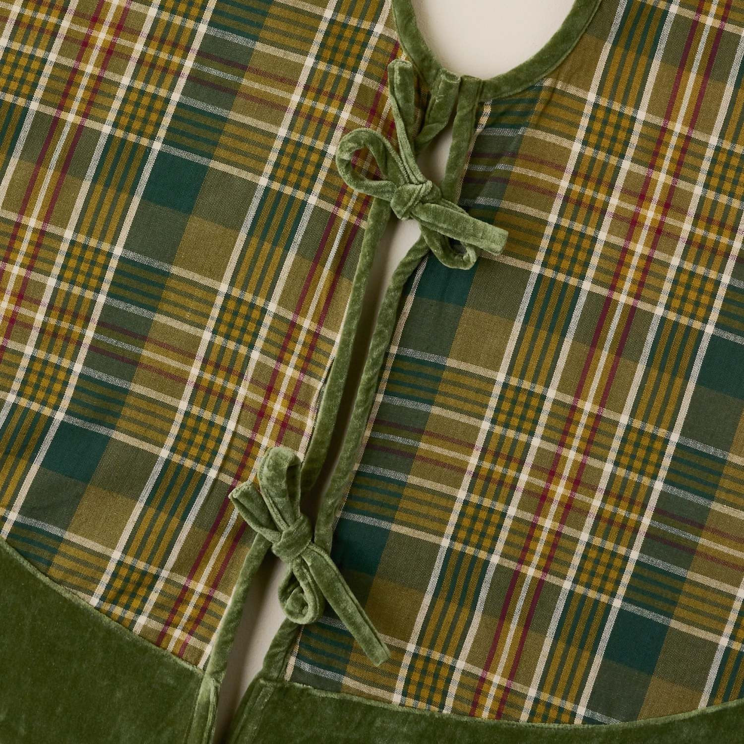 Winter Plaid Tree Skirt | Magnolia