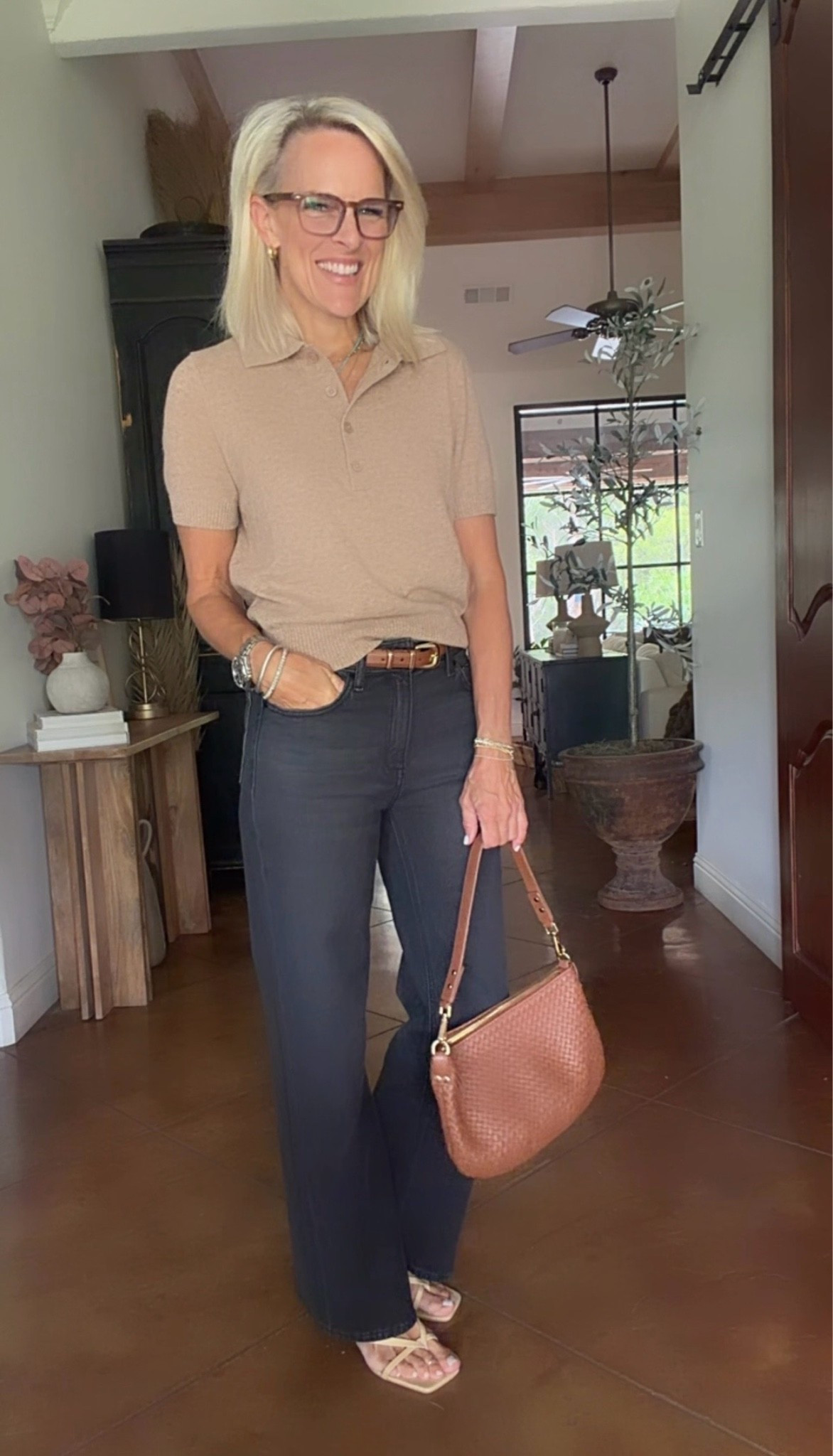 Absolutely loved her Black with Brown, this is a great transitional outfit as we move into August and September.

@Quince  makes exceptional clothing, luxury pieces at fantastic prices ￼
Cashmere sweater – wearing medium.
Straight leg denim – fit true to size wearing 27
#quincepartner