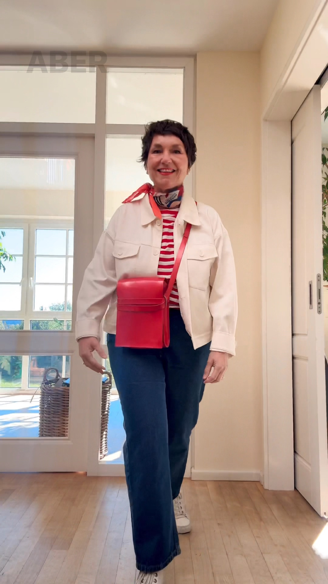 Herbstoutfit für Frauen über 50: Streifen, Shirt, dunkle Jeans, helles Jacke

#60plus
#50plus
#plussize
#herbstlook
#herbstoutfit
#elegantesoutfit

#LTKdeutschland #LTKü50 #LTKautumn