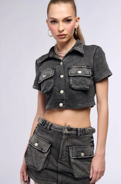 WORK FOR IT MINERAL WASHED SHORT SLEEVE BUTTON DOWN IN GREY | AKIRA