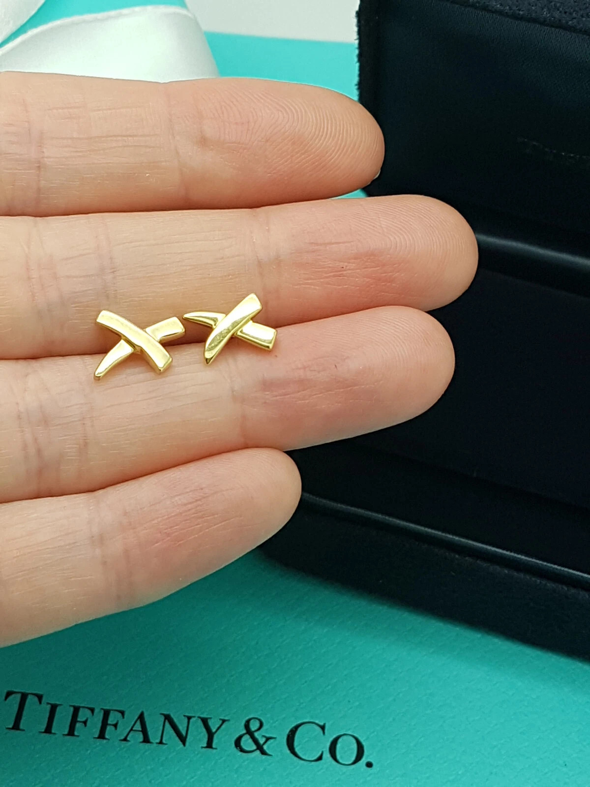 Tiffany & Co. Paloma Picasso Graffiti 18Ct Yellow Gold X Kiss Stud Earrings | eBay UK