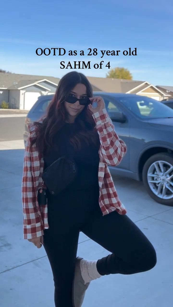 OOTD of a 28 year old SAHM of 4✨

Sunglasses @prada 
Hoodie flannel @walmart 
Leggings @halara_official 
Bag @amazon 
Shoes & socks @target 
.
.
.
#momfit #sahm #ootd #fallfashion #pnw #icedcoffee #igdaily  #momtok