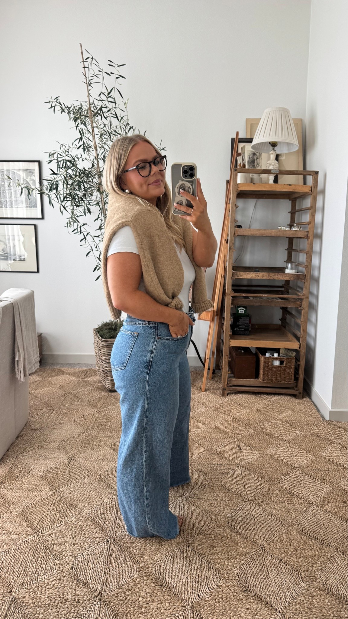 The perfect Jean and sweater! I’m in size 29 regular in the jeans and size M in the oversized sweater! 