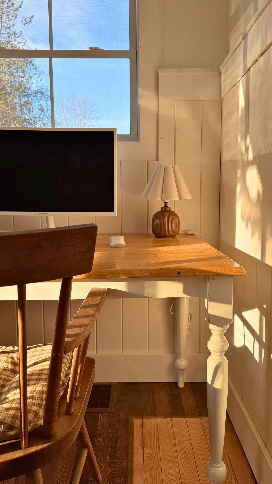 Doesn’t get much cuter than this little guy!! The shade and fluted base are 👌🏻👌🏻 

The feeling you get when things are just right and finally coming together 🥰 my someday home office space. 

I linked my other recent Walmart home decor purchases here too... certainly did not need ‘em, but the prices were too good to pass up!

Walmart Finds | Scalloped Lamp | Small Lamp | Pleated Shade | Table lamp | Mini Lamp | Home office inspo 


#LTKHome