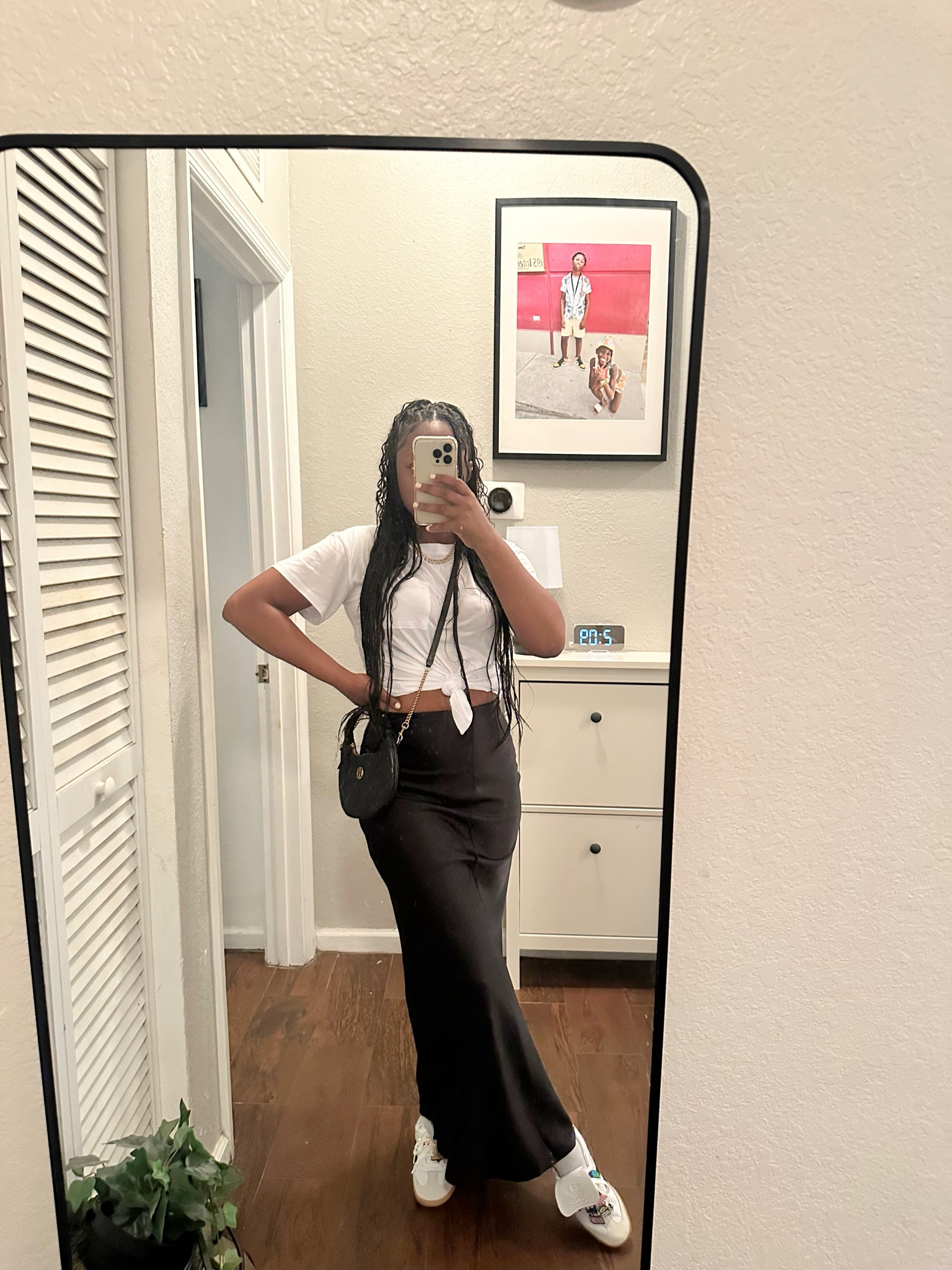 Love a long silk skirt!

Silk skirt , ootd , fashion trends , outfit idea , adidas sambas , silk skirt outfit , sambas outfit 

#LTKU #LTKStyleTip #LTKHoliday