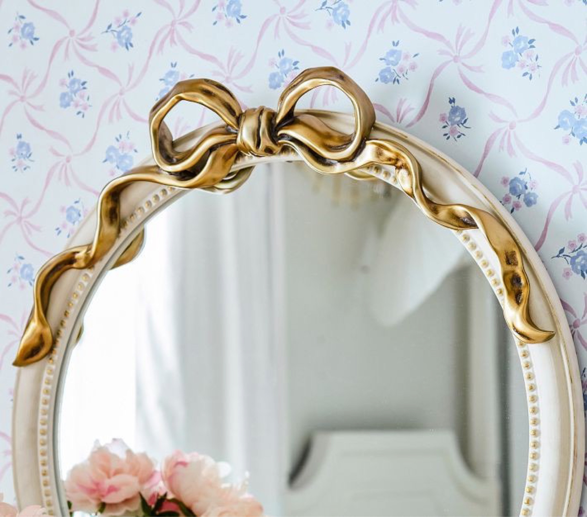 loveshackfancy bow mirror ✨

#LTKhome