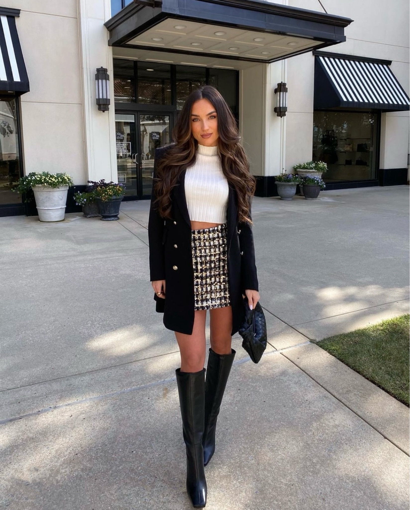 Sparkle season is upon us with @lulus ✨🖤 

Black boots 
Sequin skirt 
Black coat 

#LTKstyletip #LTKHoliday #LTKSeasonal