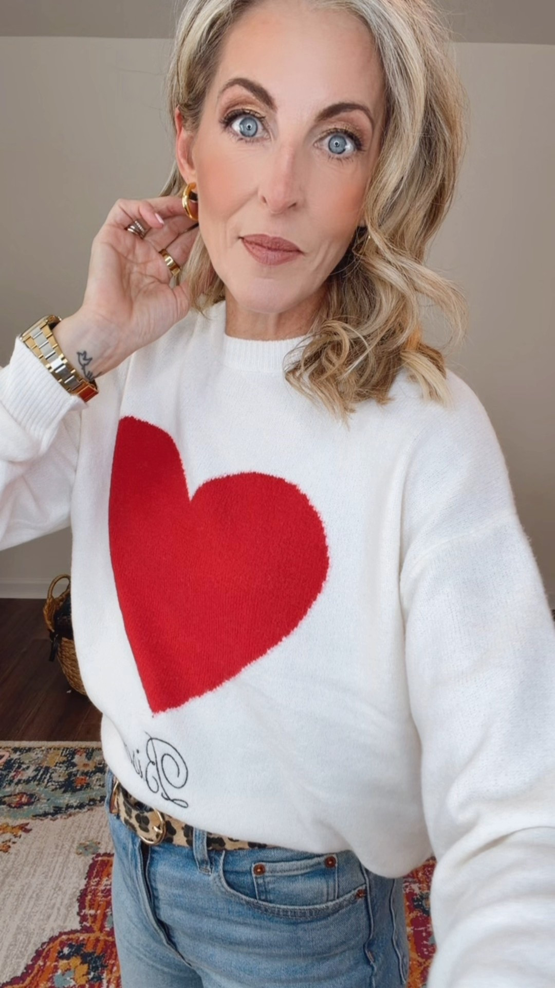 Women’s Valentine’s Day pullover heart sweatshirt size small is so soft the coziest, playful graphic heart sweater paired with the high waisted 70s vintage flare jeans both under $40. 


#LTKgrwm #LTKmomlife #LTKootd