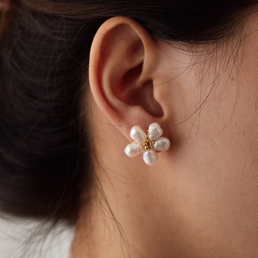 Pearl Flower Stud Earrings, Flower Pearl Earrings, Pearl Stud, Flower Earrings, Freshwater Pearl, Fl | Etsy (US)