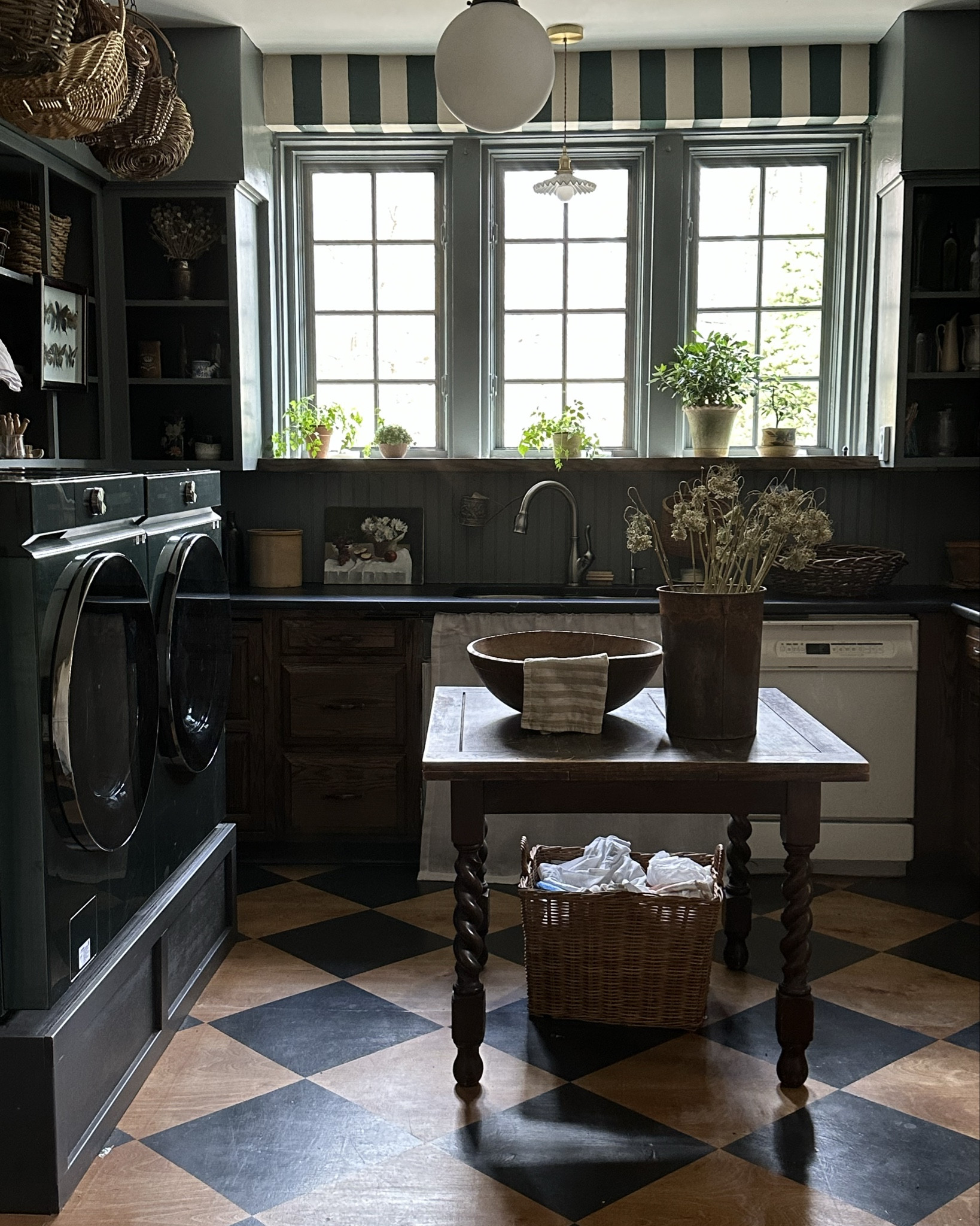 Moody laundry room makeover 

#LTKhome