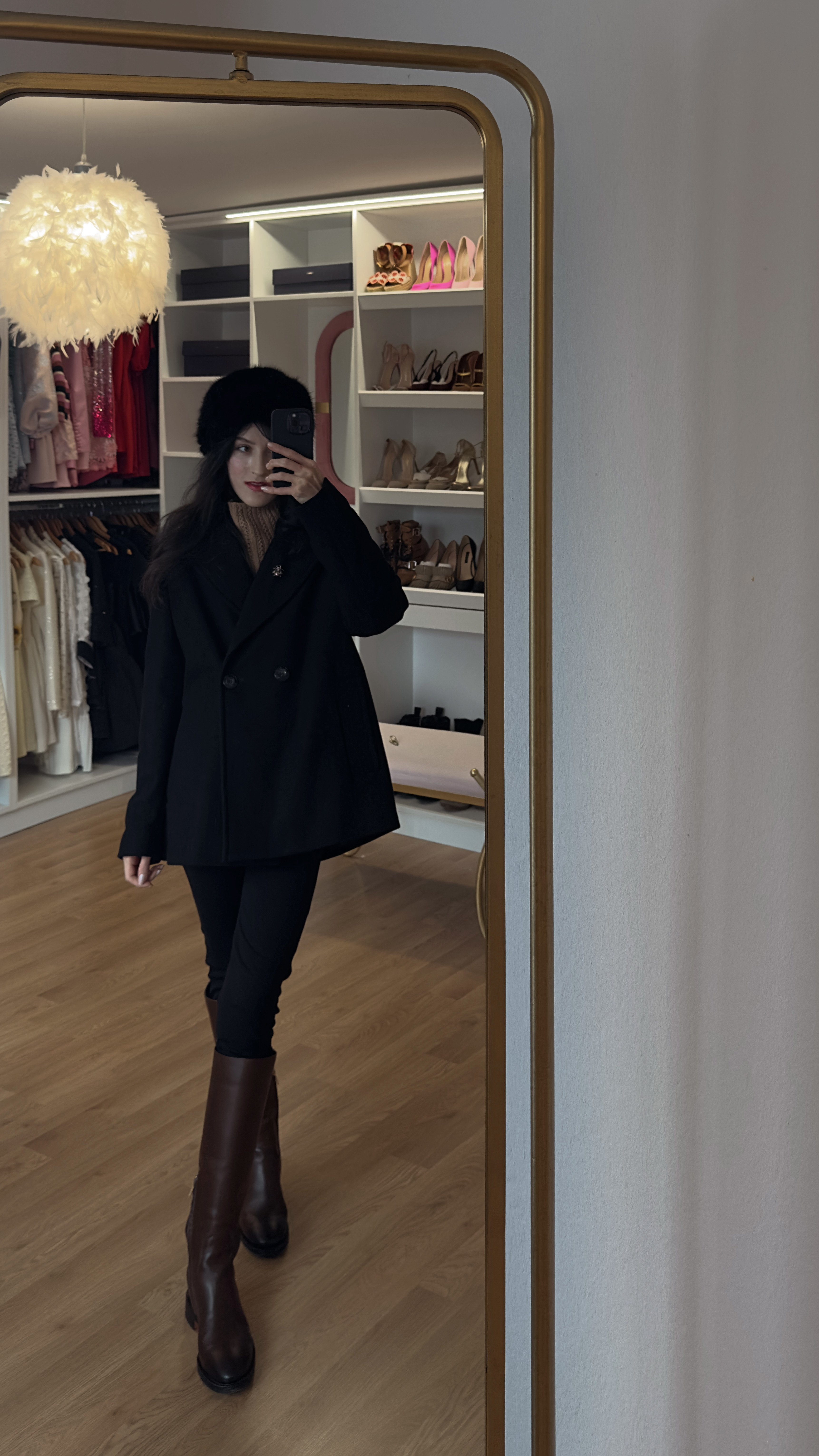 Everyday outfits, winter outfits 2026, daily looks, look simples, winter outfit, look casual, look basico, look casual femenino, winter capsule wardrobe, winter fits, New York winter outfits, black peacoat, black skinny pants, brown rifing boots, black fur hat 

 #LTKootd #LTKWorkwear #LTKTravel