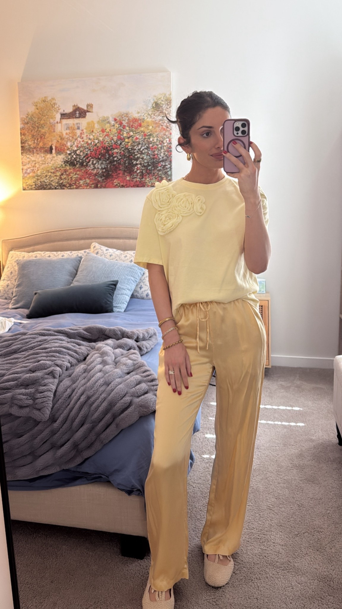 Butter yellow 6/28 ⭐️
T-shirt: small
Pants: small
Shoes: 9 (true to size)