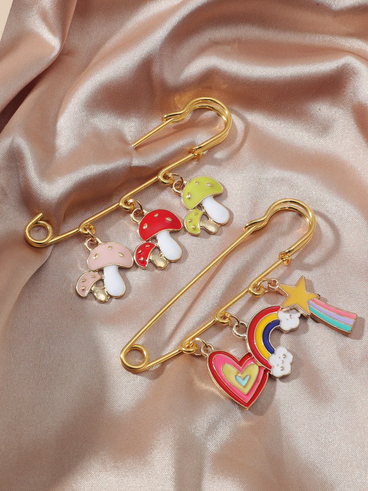 2pcs Heart Charm Safety Pin Brooch | SHEIN