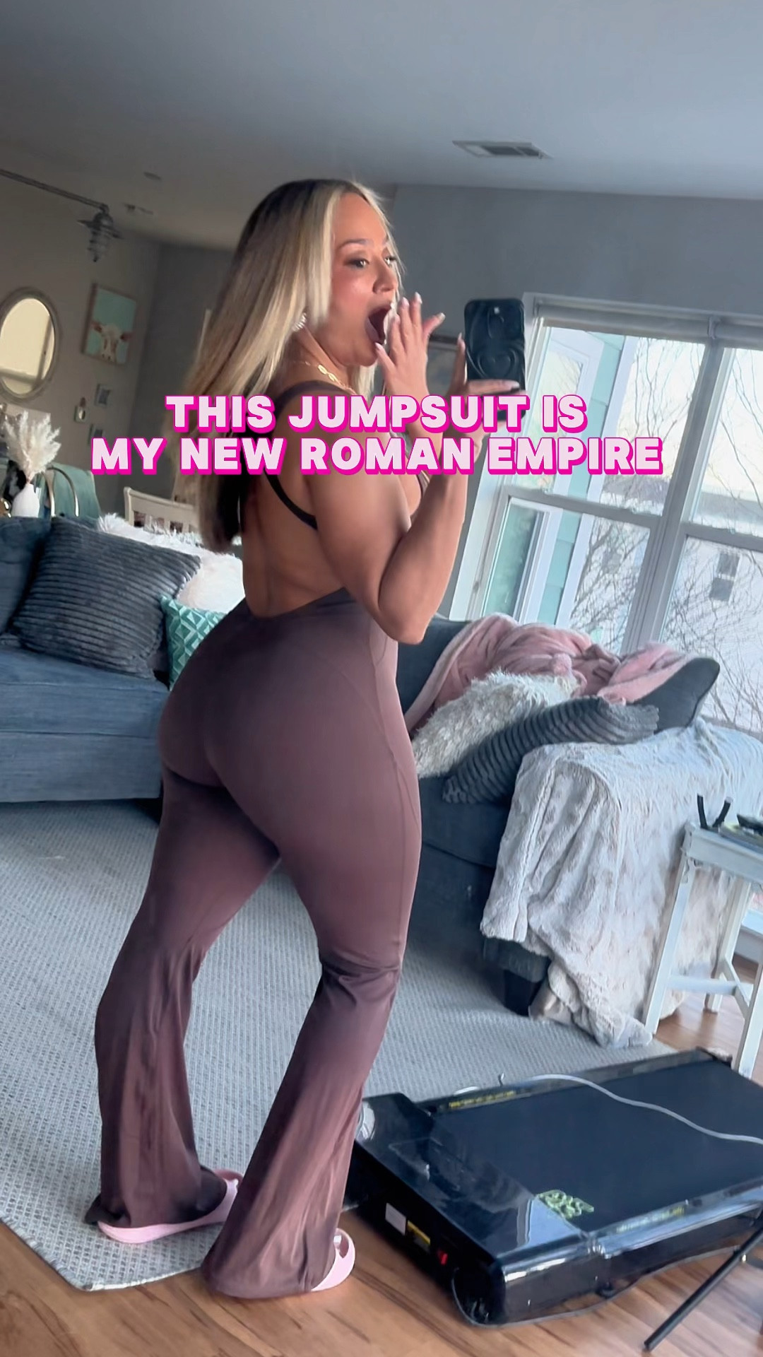 The queen of jumpsuits is at it again! 🫶🏽 I usually wear a Size 8 and am wearing a M in this jumpsuit 🤎

#viralbacklessjumpsuit #viraljumpsuit #flarelegjumpsuit #affordablefashion #outfitideas #jumpsuits