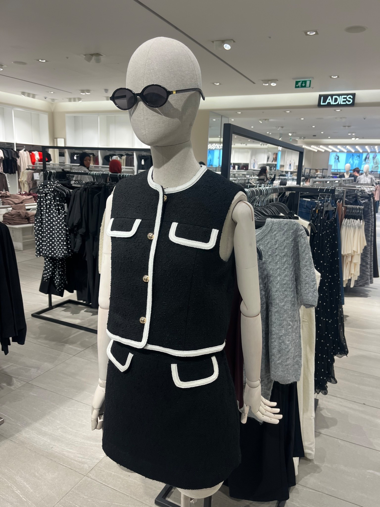 A gorg gorg co-ord 🖤

Tags: autumn outfit, autumn, winter, molly mae style, Zara, transitional outfit, transition, autumnal, knitwear, Ugg boot, suede,
#LTKeurope #LTKworkwear #LTKautumn

#LTKautumn #LTKworkwear #LTKstyletip