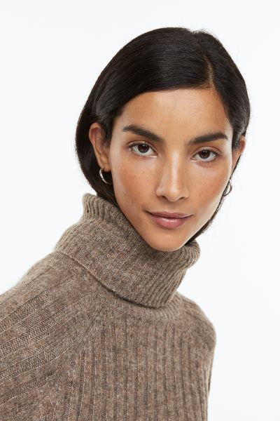 Jersey de cuello alto en canalé | H&M (FR, IT, ES, PT, BE)