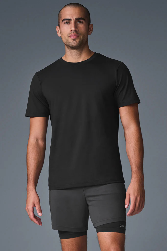 Conquer Reform Crewneck Short Sleeve - Black | Alo Yoga (US)