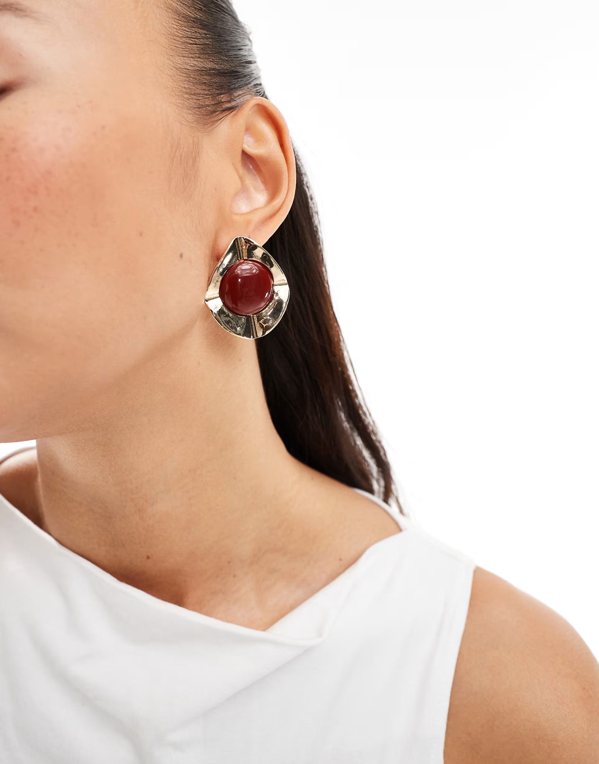 ASOS DESIGN stud earrings with vintage look and resin detail in gold tone | ASOS | ASOS (Global)
