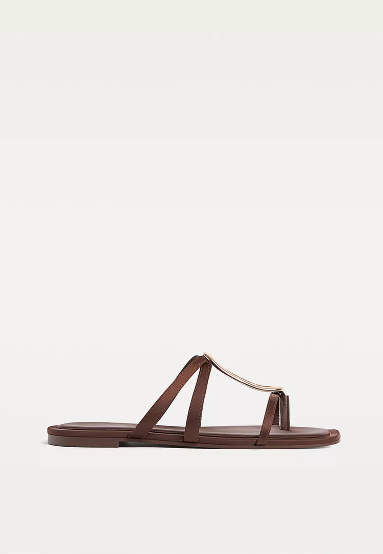 Flat sandals with metal detail | Stradivarius (UK)