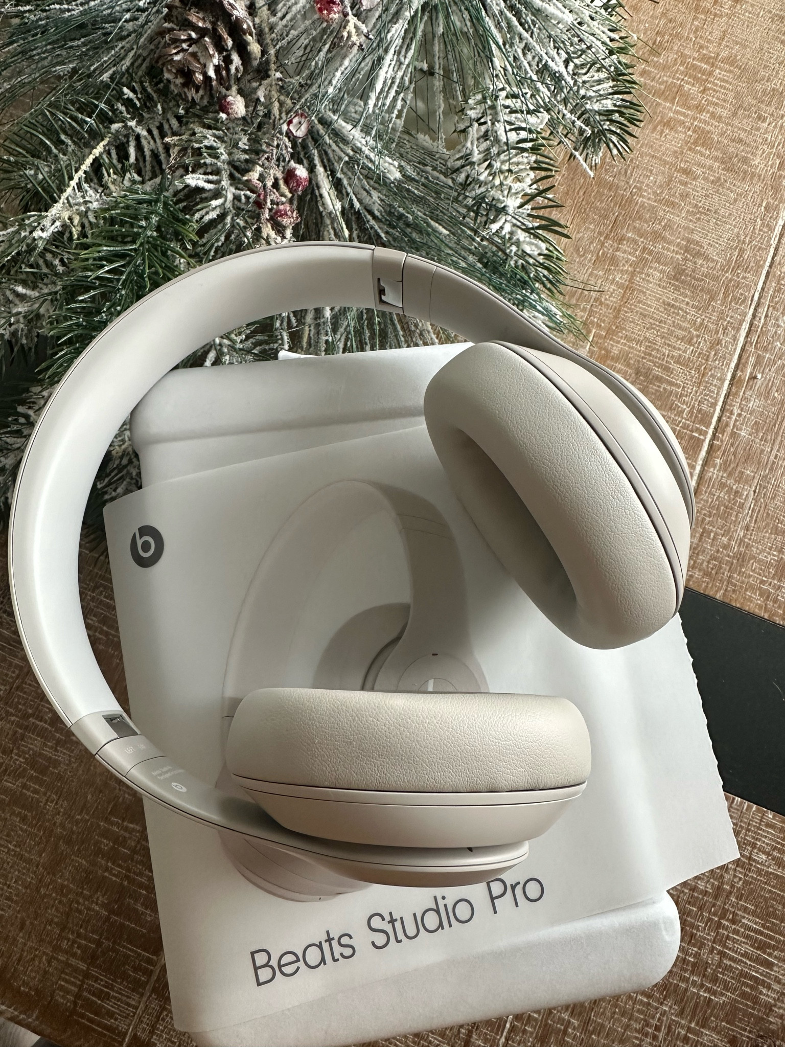 Pour étudier en paix: casque d’écoute Beats Studio Pro à 170$ de rabais! 🙉

#LTKGiftGuide #LTKCyberWeek