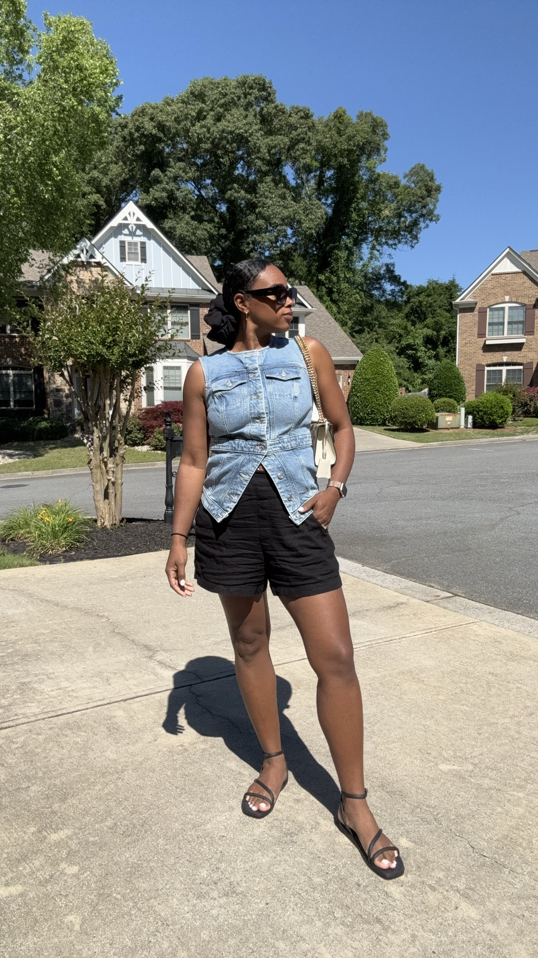 Comfy doesn’t have to be boring! Mom look for the day. TGIF! 🖤

#LTKootd #LTKmomlife #LTKdayinmylife