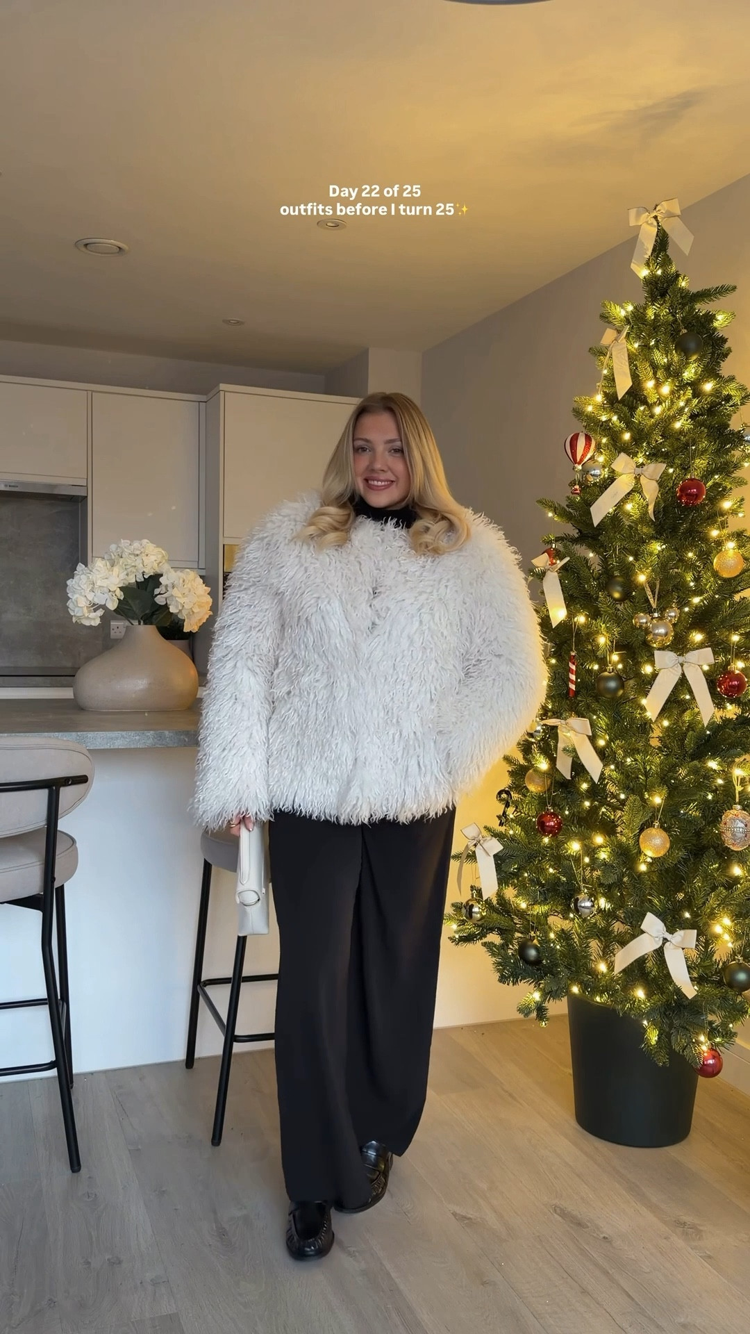 Day 22 of 25 outfits before I turn 25🤍 

Winter coat
Faux fur coat
Black trousers 
White coat 


#LTKuk #LTKluxury #LTKwinter