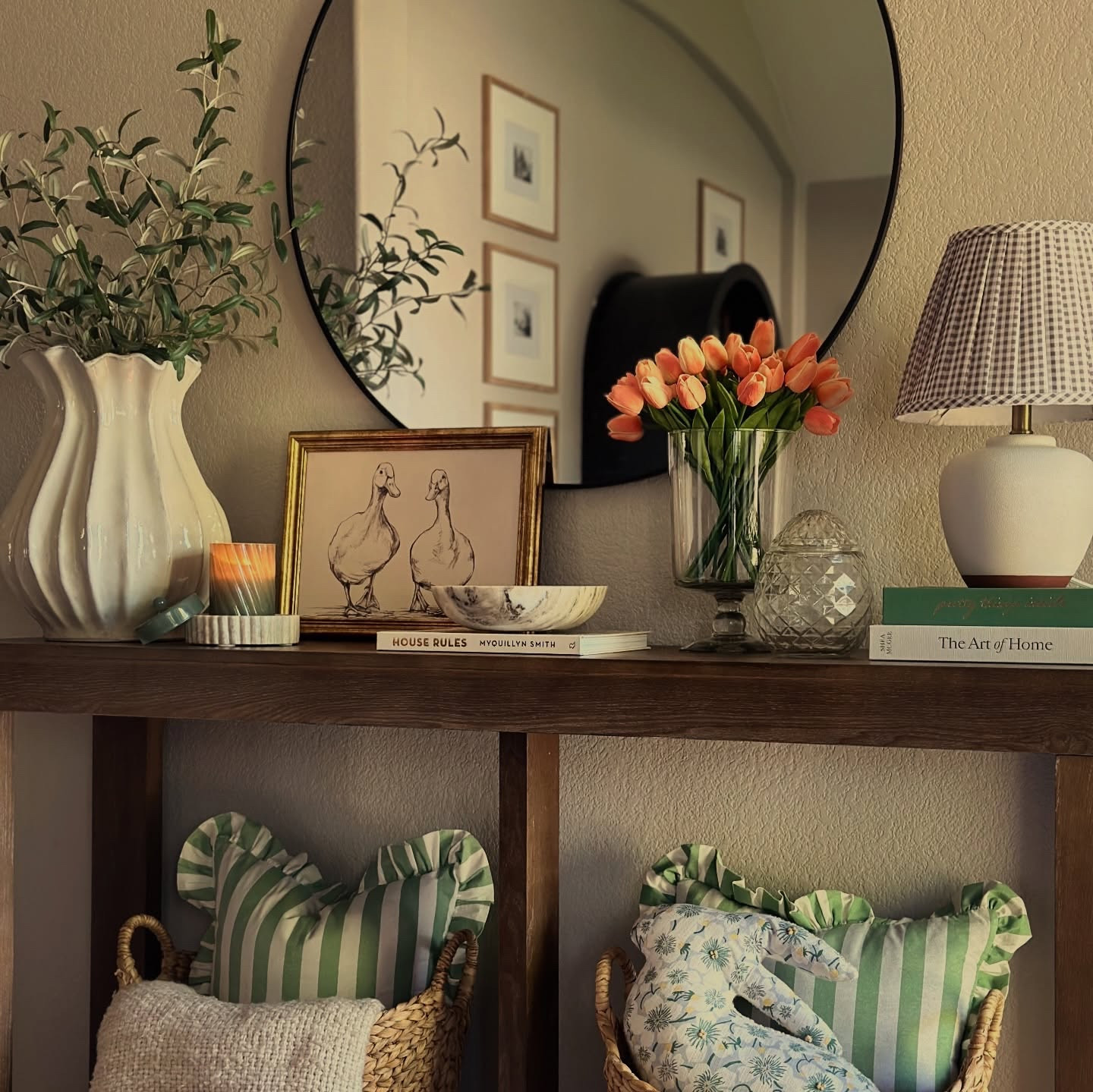 Entryway Table Styling— 🌷
 
Redecorated my entryway table today, giving it a complete spring decor refresh! 🌷🌸🌻🩷 

Spring Entryway Table Decor, Spring Vibes, entryway styling, entryway home decor, spring home decor, spring entryway 

🖤 Shop this post via link in bio!

#entrywaytable #springdecor #entrywaydecor #springrefresh #homeinspo

#LTKHome #LTKSeasonal #LTKSaleAlert