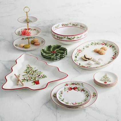 Holly Wreath Dinnerware Collection | Frontgate