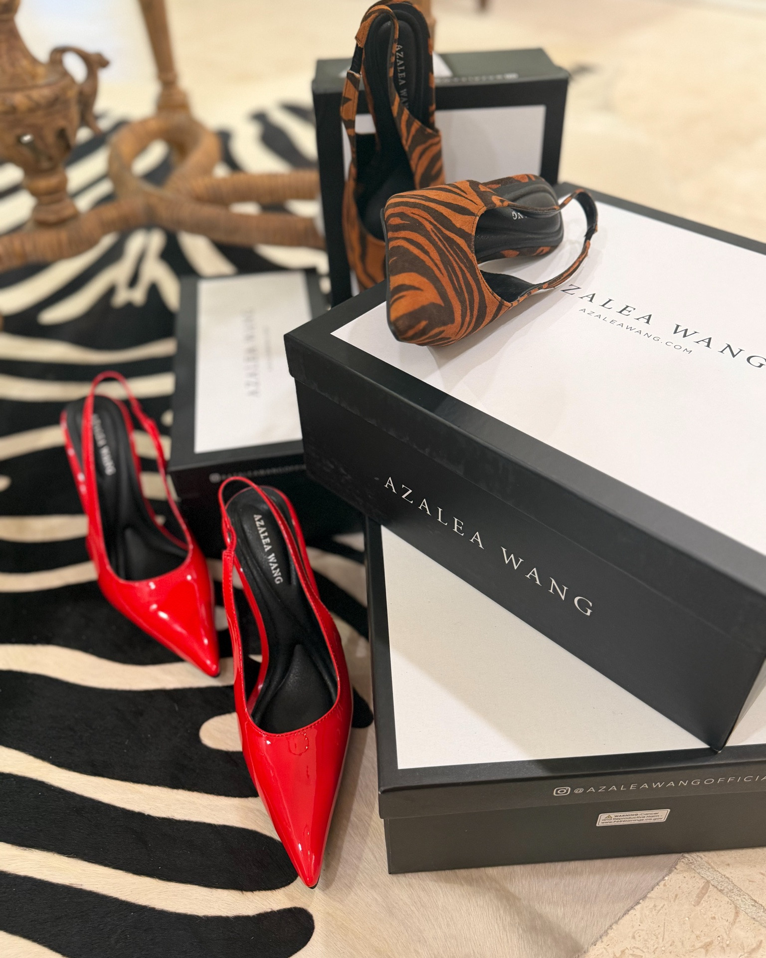 The kind of unboxing that deserves a whole carousel… 👠✨
Swipe to unbox my newest Azalea Wang shoes with me—because the details just keep getting better. Statement-making, a little extra, and exactly the kind of shoes that can transform an entire look.
Now the only question is… which pair should I style first?
