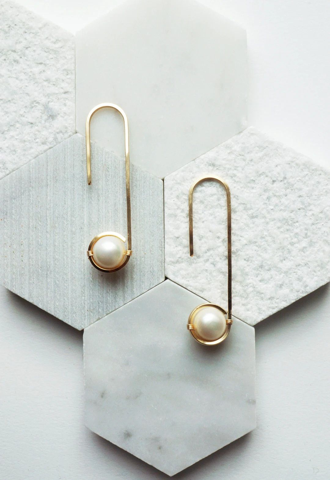 Aperta Wire & Pearl Hoop Earrings | Etsy (US)