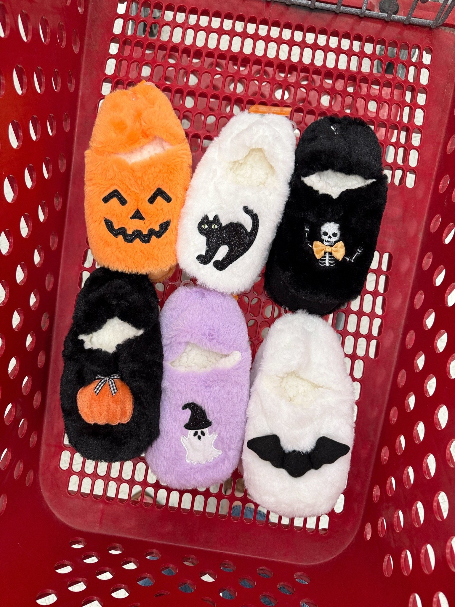 Slipper socks

#LTKSeasonal #LTKootd #LTKgrwm