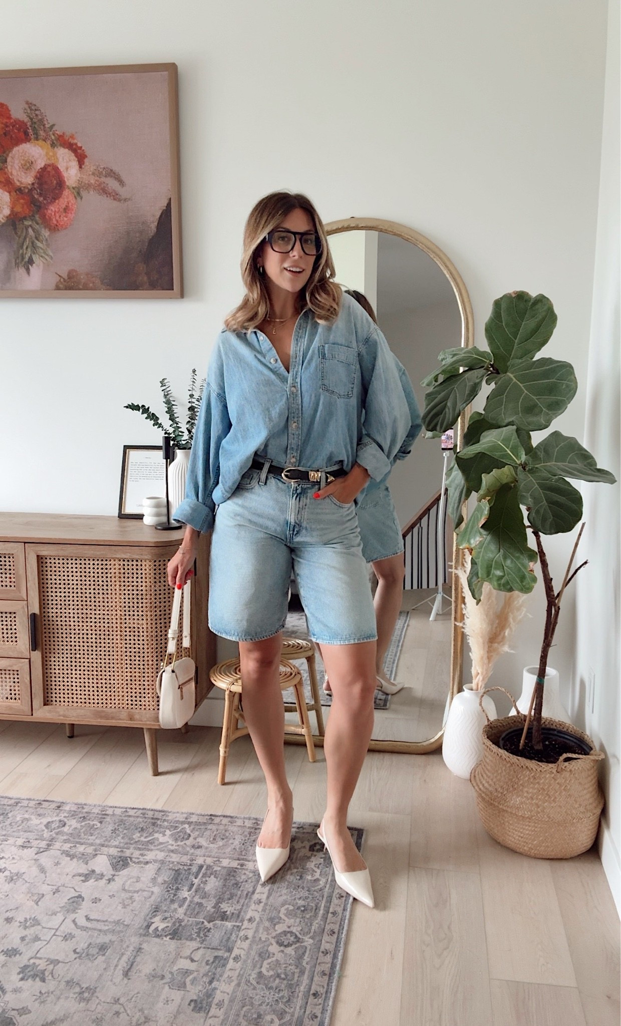 Day for styling JORTS￼
Jean shorts are Levi’s size 27
Denim shirt is Aritzia size small
Shoes are from Oak and Fort
Belt is Amazon
Flats are Steve Madden