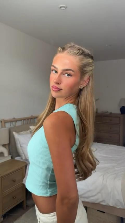 Easy summer hair tutorial 🩵

Long hair, hair products, hair style

#LTKbeauty #LTKsummer #LTKuk