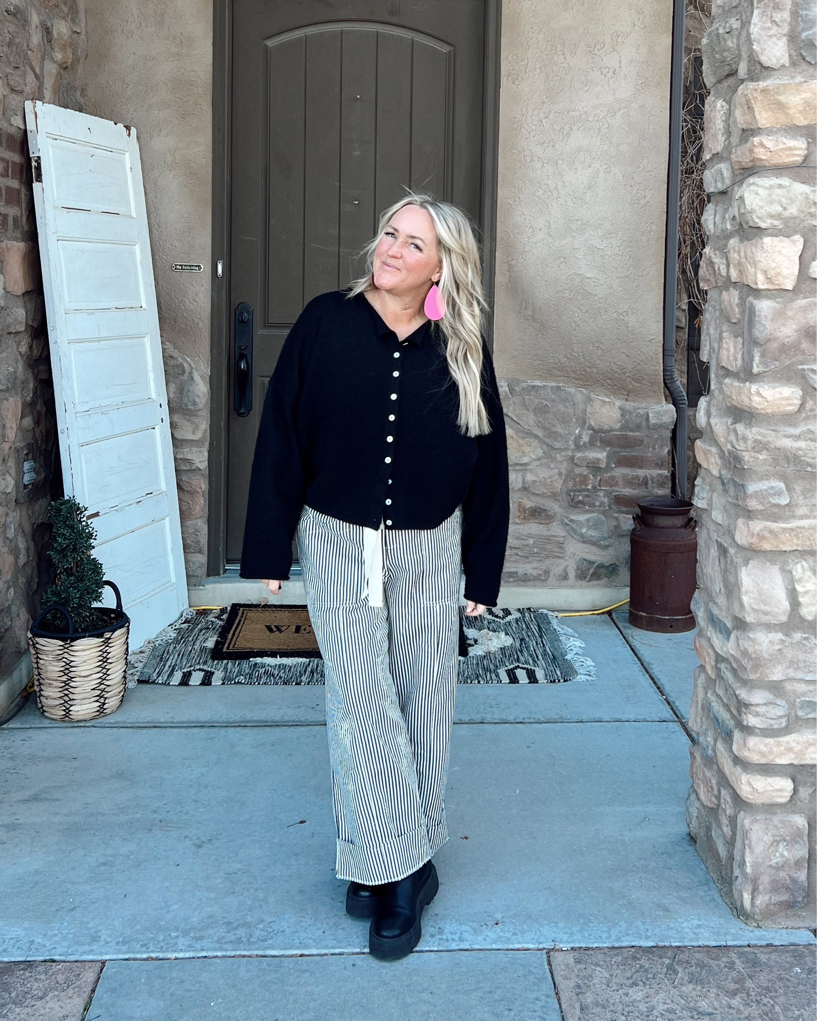 🖤🤍🩷black + white with a pop of color! cutest pull on pants of the season! + of course the best sweater on earth! 
.
#cardigan #stripedpants #pullonpants #blackcardigan #thingsbetween #blackandwhite #hotpink

#LTKMidsize #LTKootd #LTKOver40