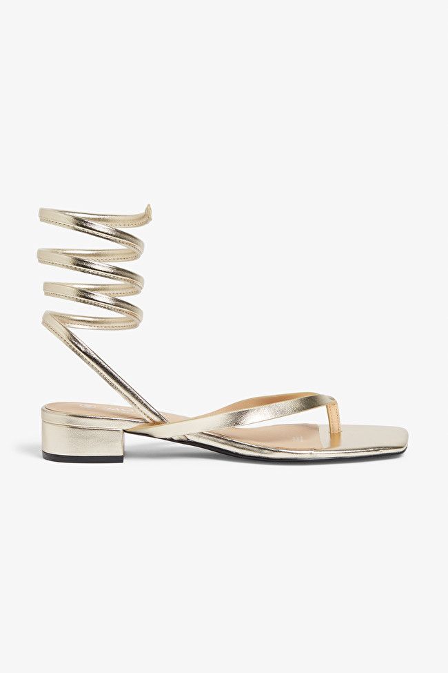 Gladiatoren-Sandalen mit Spiralen-Riemen | Monki (DE)