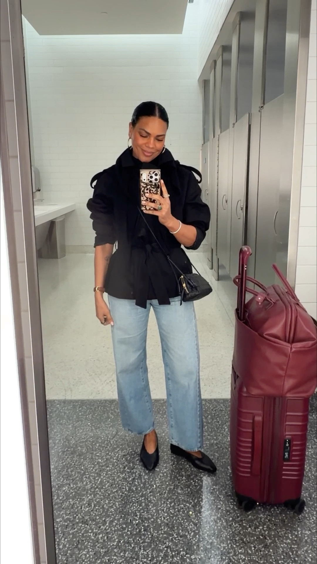Travel fit 
Ok but my favorite shoe right now is 1000% a high vamp (covers more of the instep) . today’s take on a ballet flat, sling back, pump. It can have an almond round, square or pointy toe. It INSTANTLY feels modern, although it’s just a throwback to the 80’s and I love it!  I have a few but I had to grab these flats- so comfy!








#LTKTravel #LTKootd