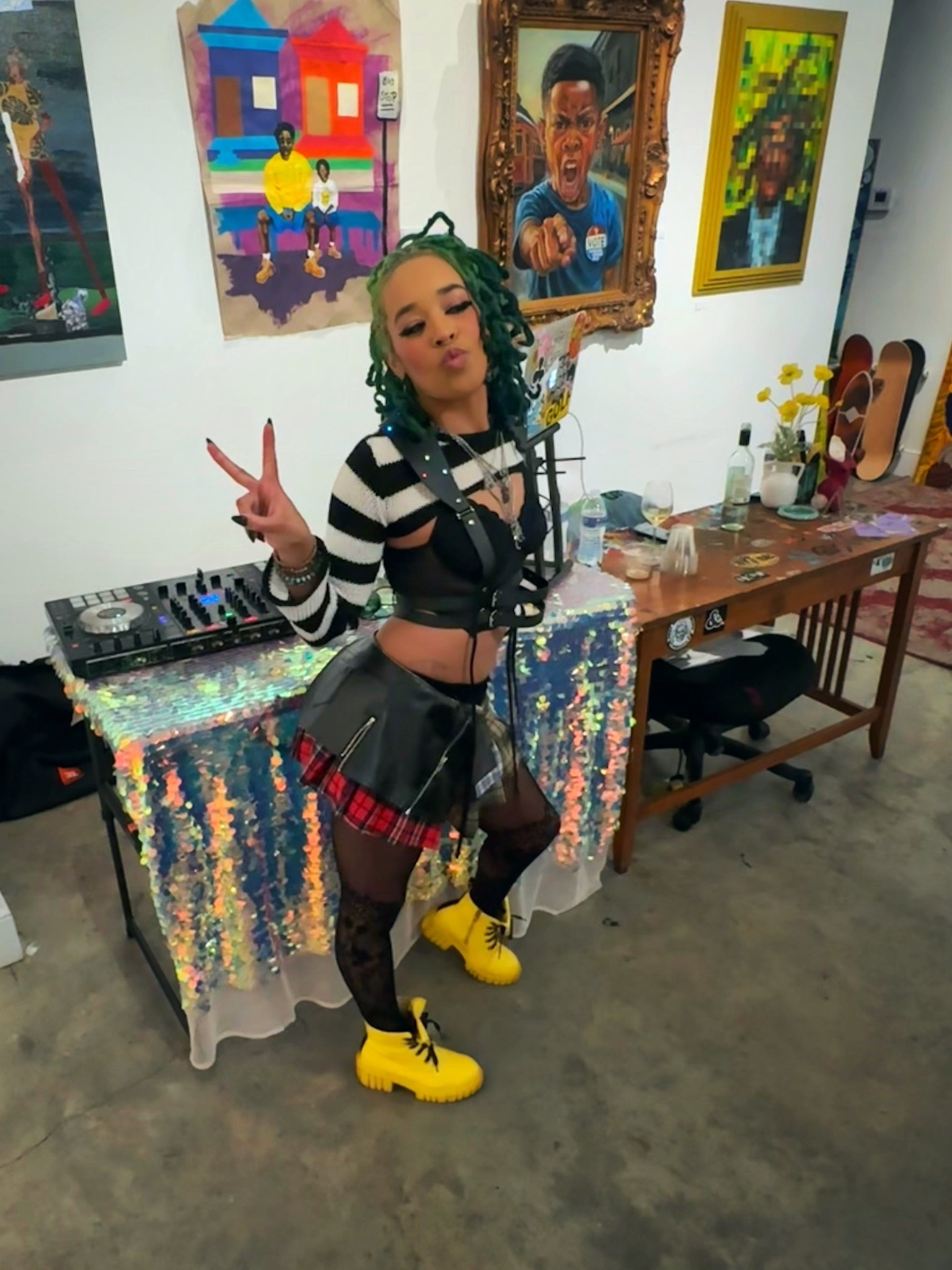 First gig of the year 🖤 starting off strong with the fits 😎

#LTKgrwm #LTKootd #LTKOver40