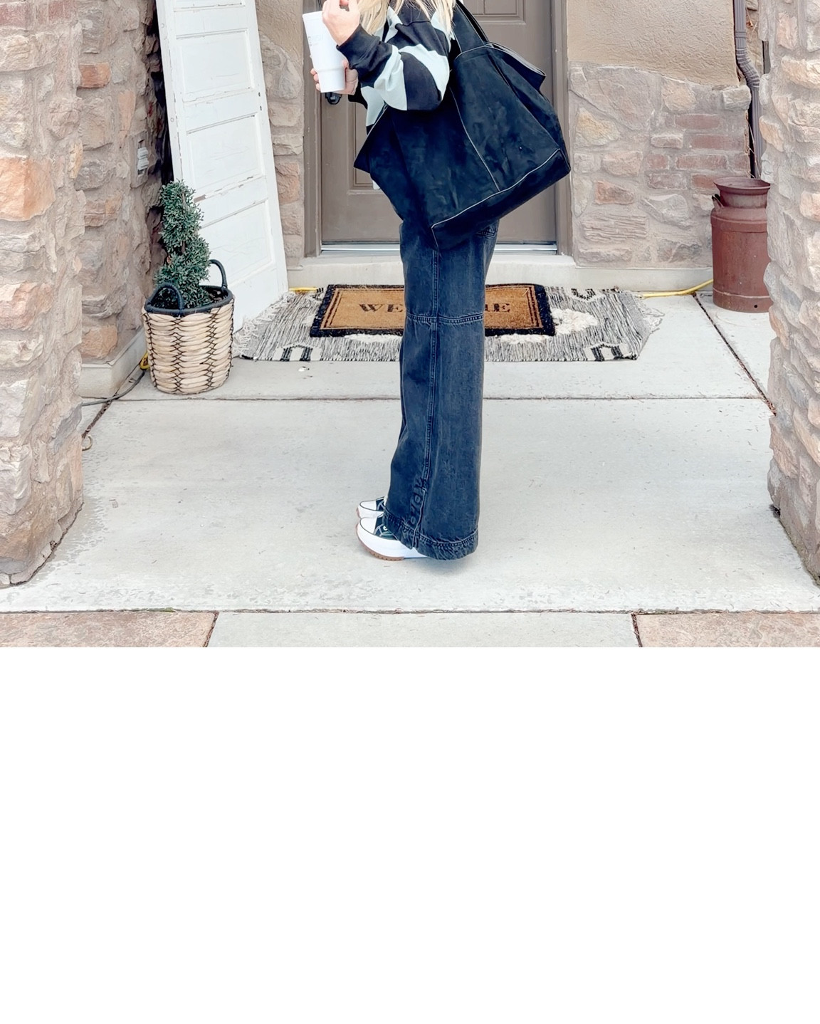 loving the chic ease of this super simple look 👀 
.
I bought these jeans from FP/nuuly gently used—they are just $25 if they have your size—or i linked other faves that are similar!
.
#momlife #fashion #personalstylist #simplelooks #sportychic #errands #monochromatic #blackdenim 

#LTKMidsize #LTKootd #LTKmomlife