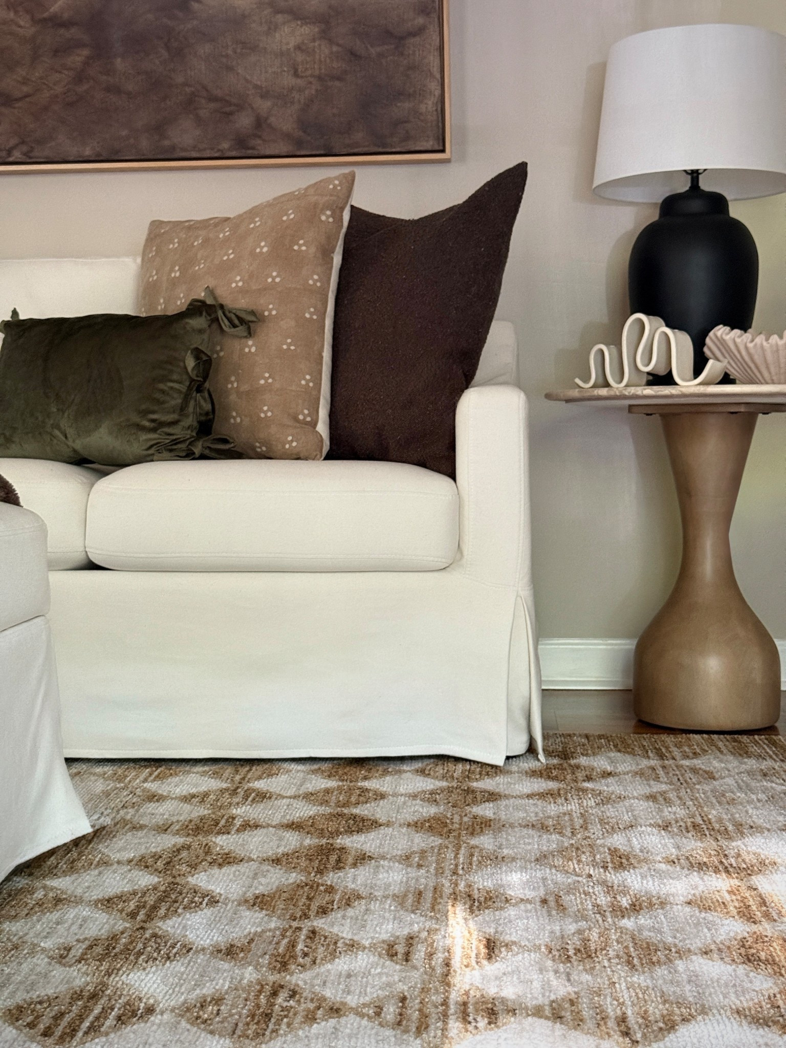 This rugggg is so good in person… distressed checkered pattern, medium soft pile, and fringe edge 🙌🏻
Checkered rug, marble table, slipcover sofa

#LTKHome #LTKSaleAlert