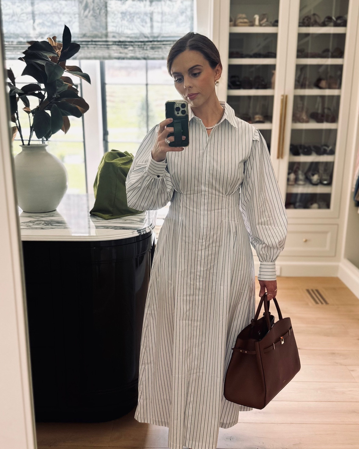 A favorite dress for spring 🌷 the balloon sleeves, the button cuffs, the pleated waist, the POCKETS… all of it. Wearing a small. 