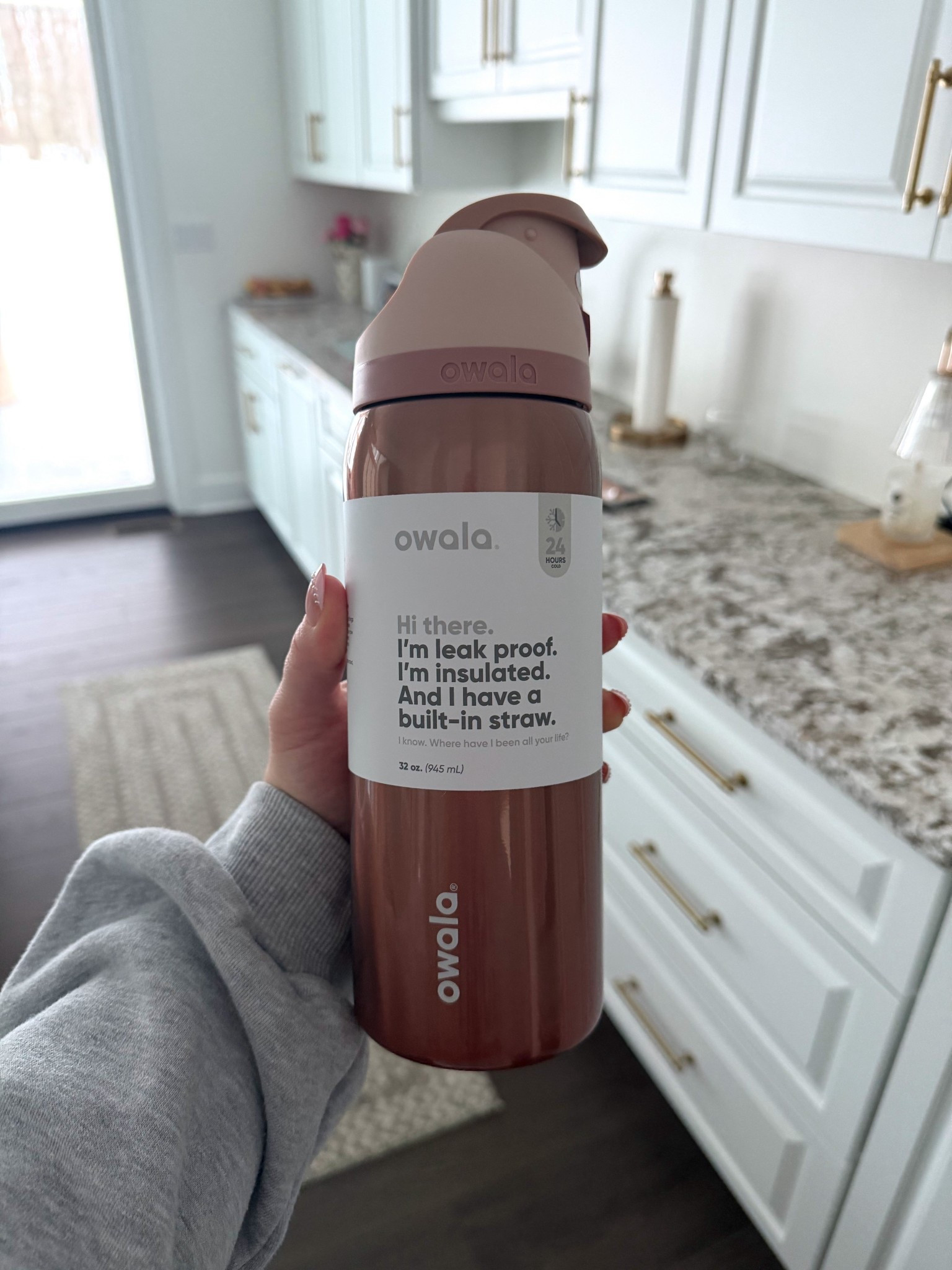 Kaitlyn got me the prettiest and most function water bottle! I know I’m late to the game on these, but what a perfect water bottle for the girl on the go!😍