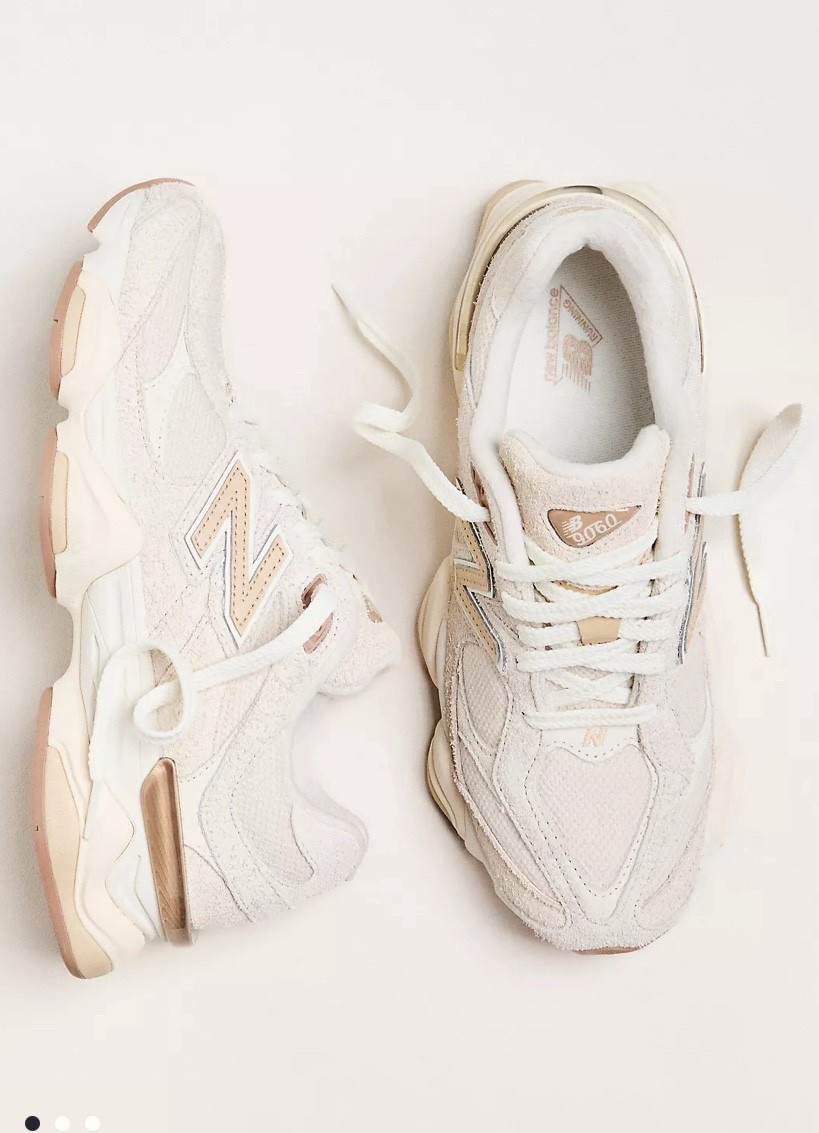 Sneakers for her, new balance, women’s shoes, running shoes 

#LTKGiftGuide #LTKHoliday #LTKActive