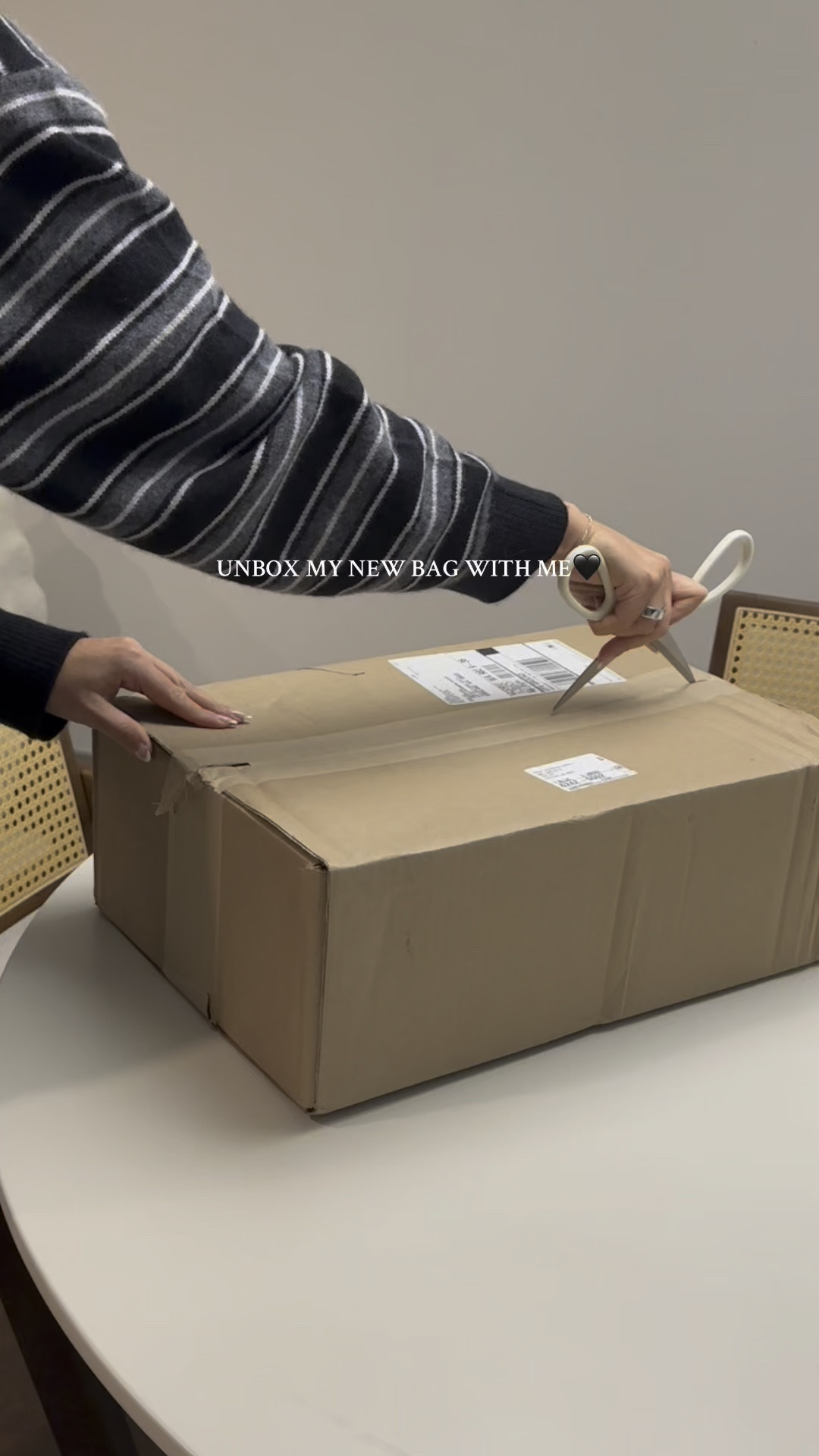 Unboxing 🖤 
#frejanyc #frejanycbag #carolinebag #unboxing 