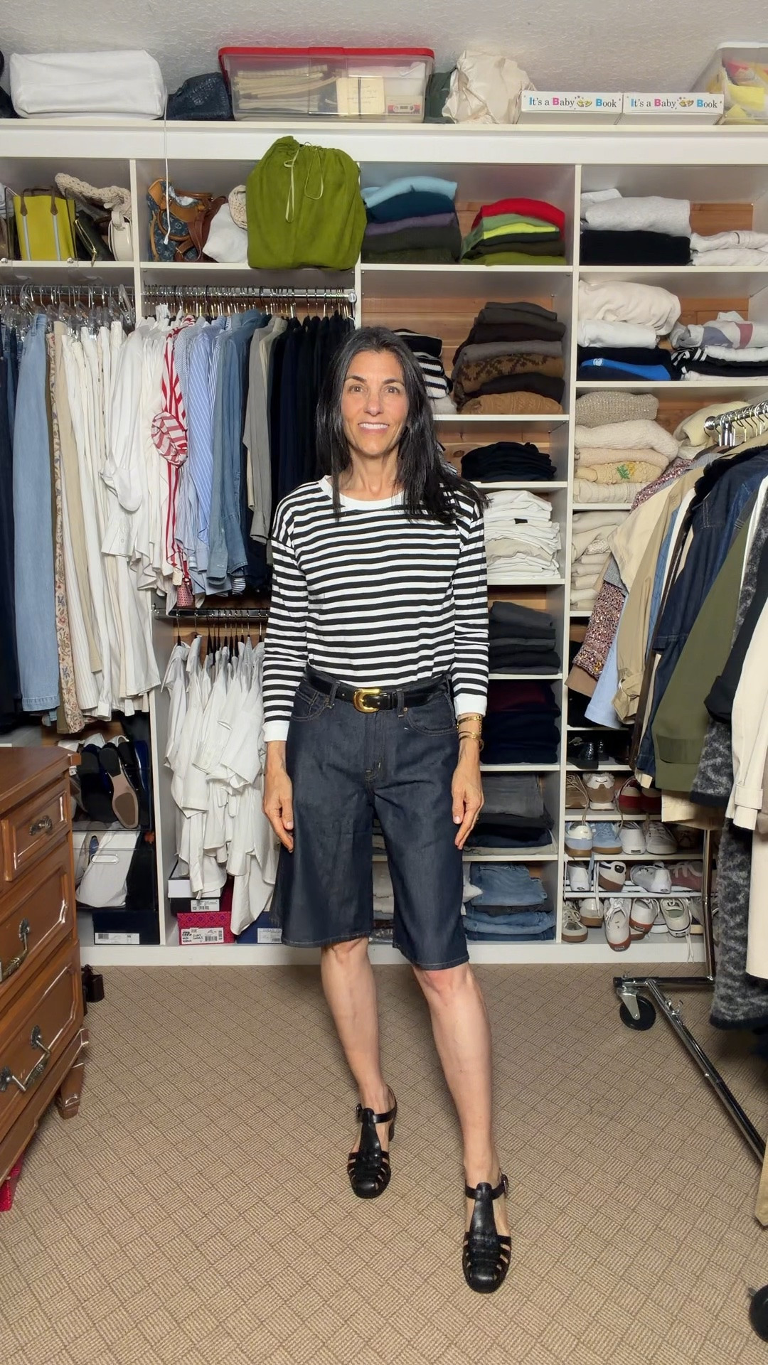 Dark wash shorts with stripes and fisherman sandals