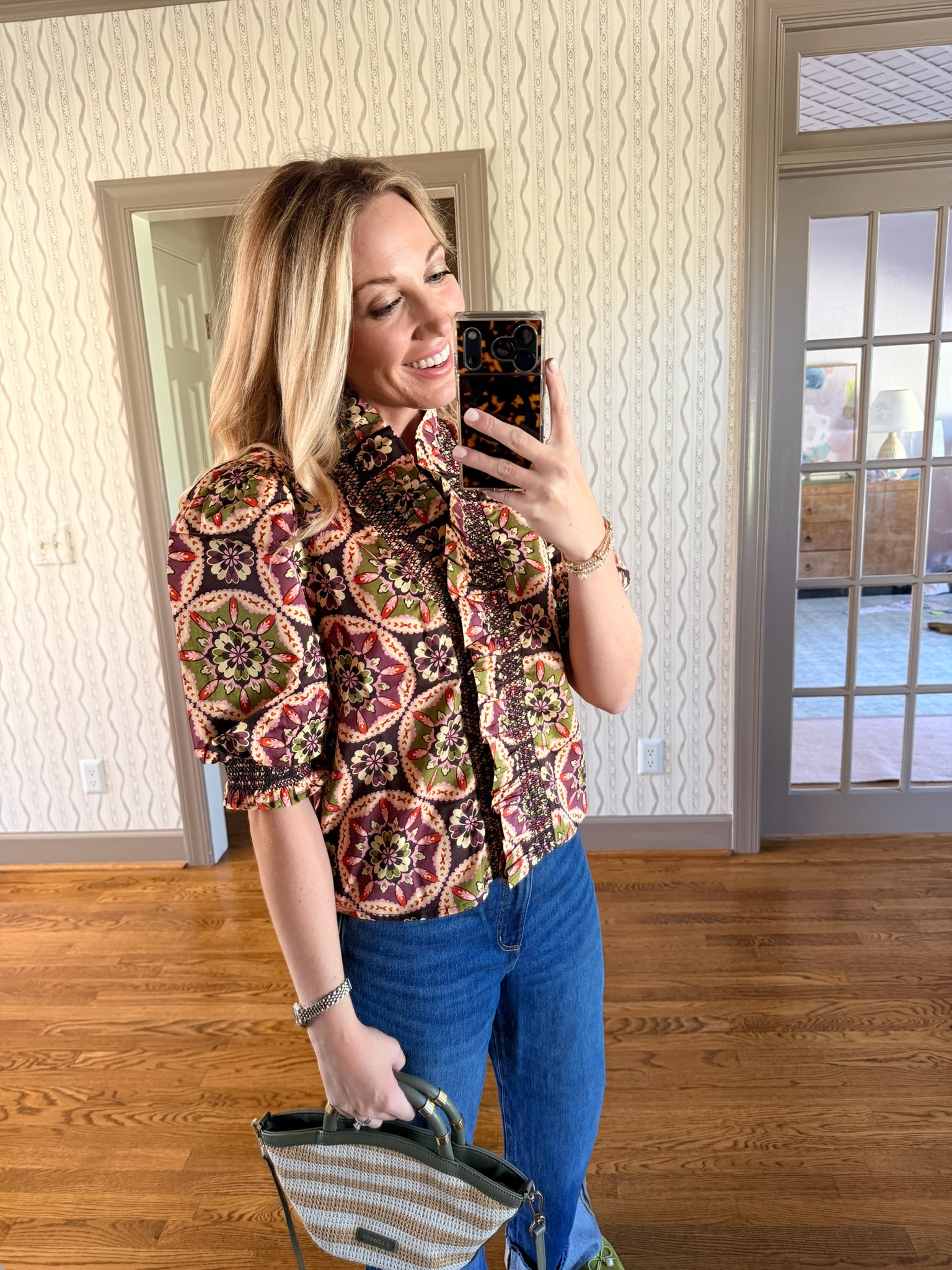Some of my favorite brands to mix for the fall. Levi's, Love the Label and adding my J Lowery purse! 

Wearing a Small in my top and a 28 in the jeans

#TheSouthernSource #OOTD #Levi #LovetheLabel 

 #LTKgrwm #LTKootd #LTKmorningroutine
