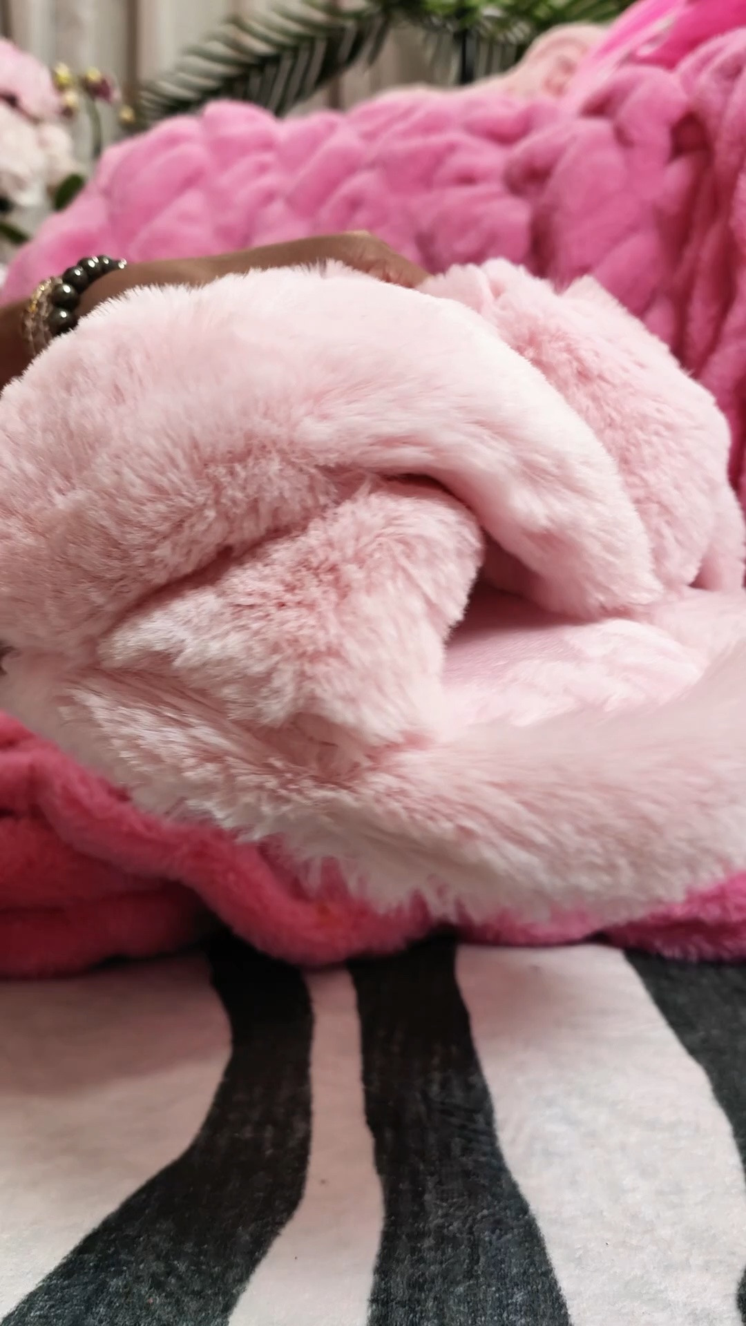 The Comfrt Dreamer Crossover Slippers in Pale Rose are basically clouds for your feet. ☁️🎀 The plush faux-fur design with those cute crisscross straps makes them perfect for slow mornings, work-from-home days, or getting cozy after a long day.

And of course I picked Pale Rose because apparently even my house shoes have to match the pink aesthetic. 😂💕 These would also make such a cute cozy gift.

#Comfrt #ComfrtSlippers #PinkSlippers #CozyEssentials #Loungewear