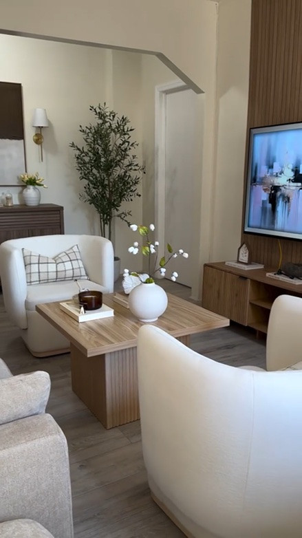 The Stria Arm Chair in ivory is the perfect mix of softness, elegance, and timeless style.
Wrapped in cozy chenille with a beautiful curved silhouette, this chair instantly elevates any space while still feeling incredibly comfortable. The solid oak base adds the perfect warm touch, and the swivel feature makes it both stylish and functional for everyday living.

Use my code GL5 at checkout to save 5% off your purchase.

Shop my favorites through the link in my bio.

Comment “SHOP” and I’ll send the link directly to your DM 💌

#homedecor #cozyhome #neutraldecor #modernhome #minimalhome livingroomdecor interiordesign homeinspo furnituredesign ivorydecor neutralhome cozyspaces