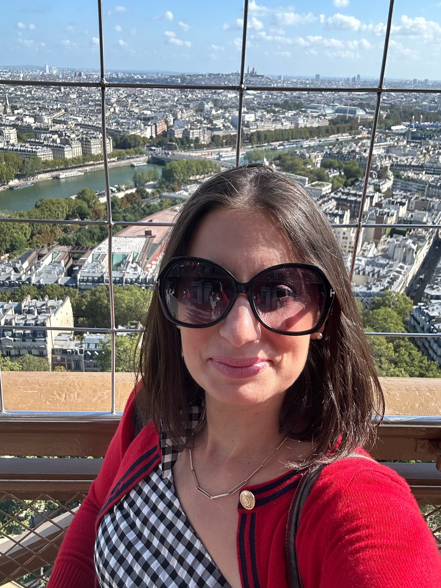 A little Eiffel Tower selfie in the sweetest sweater perfectly made for a trip to France! 

#LTKStyleTip #LTKTravel #LTKSeasonal