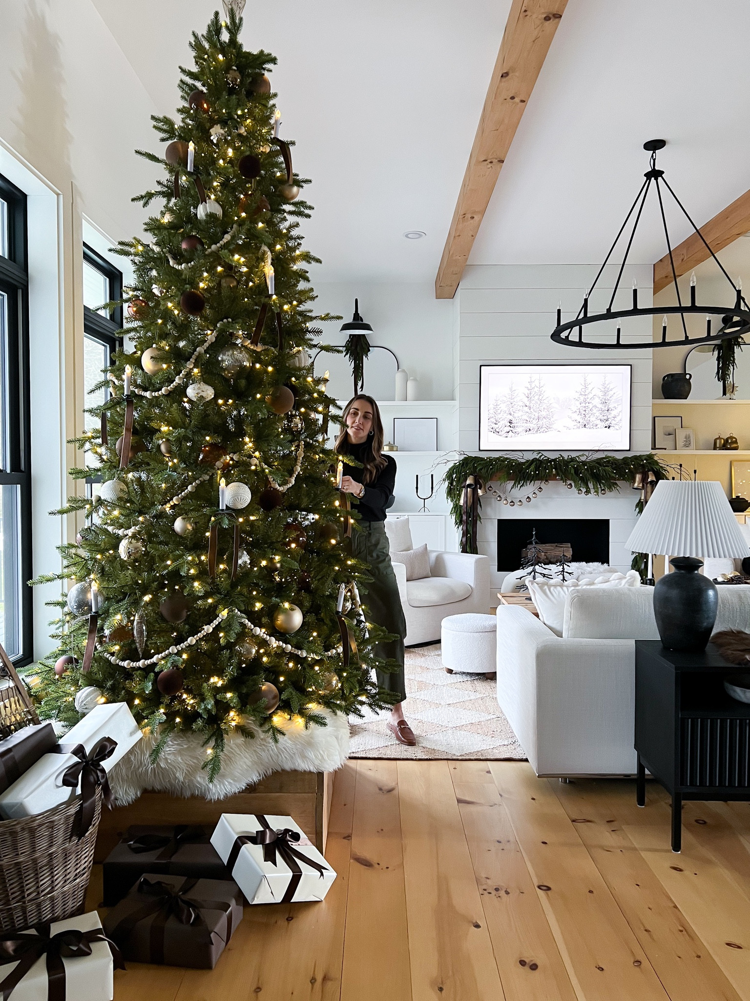King of Christmas 🎄 

#christmas
#christmasdecor
#holidayhome
#homedecor


#LTKSeasonal #LTKhome #LTKHoliday