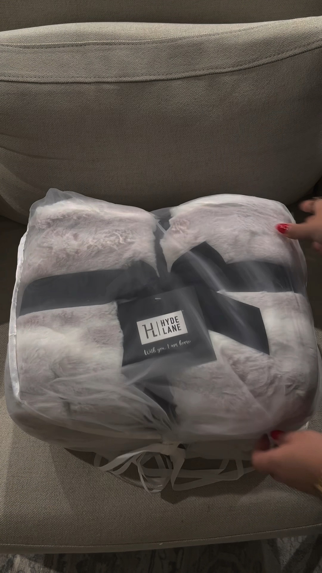 The comfiest blanket you will ever find 😍

#LTKGiftGuide #LTKHome